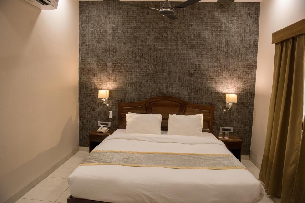 Sun Hotel And Resort, Mount Abu Ābu Road Exterior photo