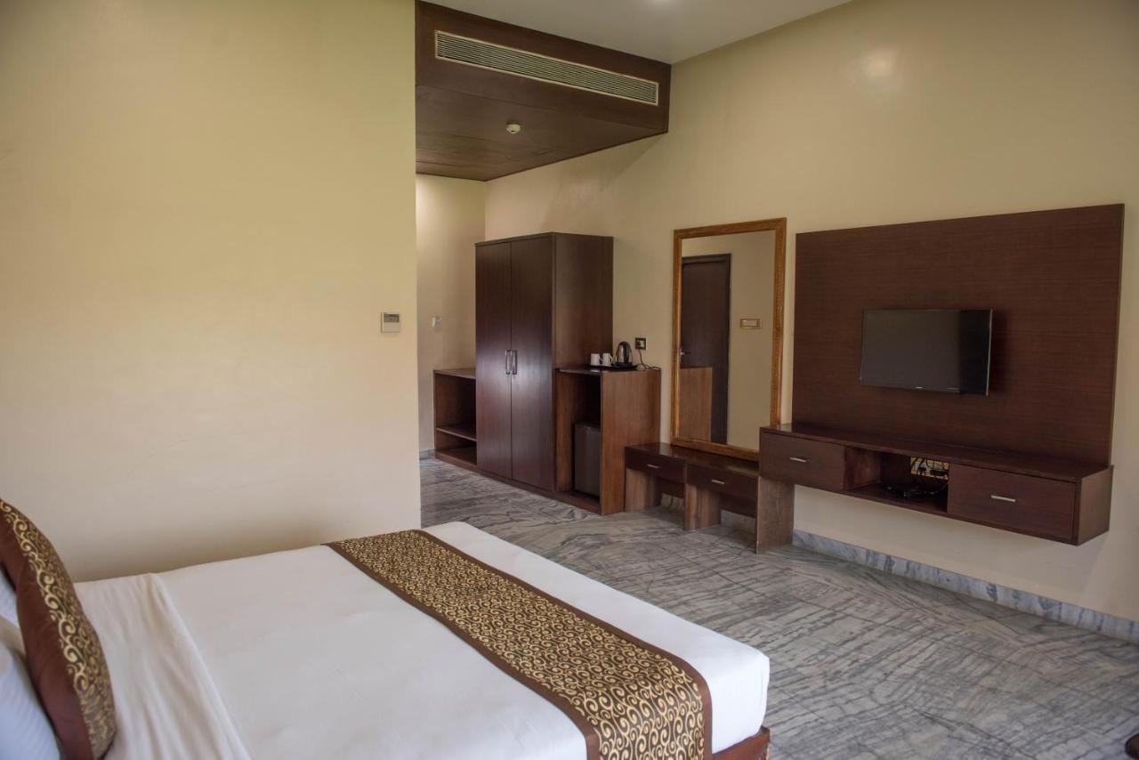 Sun Hotel And Resort, Mount Abu Ābu Road Exterior photo
